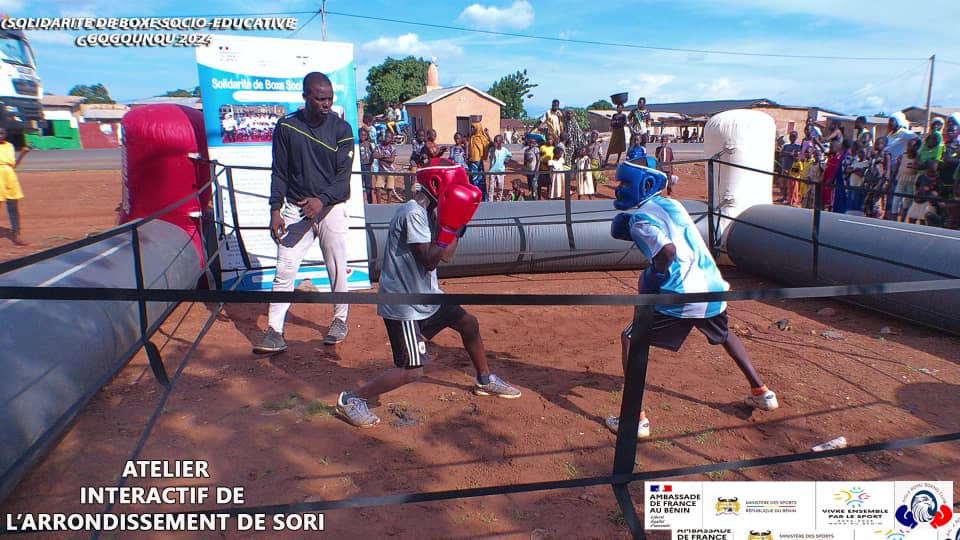 Activités interactives menées sur l'esplanade du Bureau d'arrondissement de SORI
